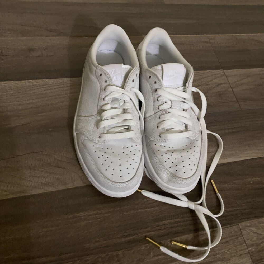 Air Jordan 1 Retro Low size 8.5 women